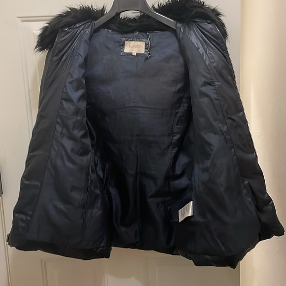 LAUNDRY:EC;Women’s Size M black puffer jacket detachable hood and zip sleeves. - Picture 7 of 7